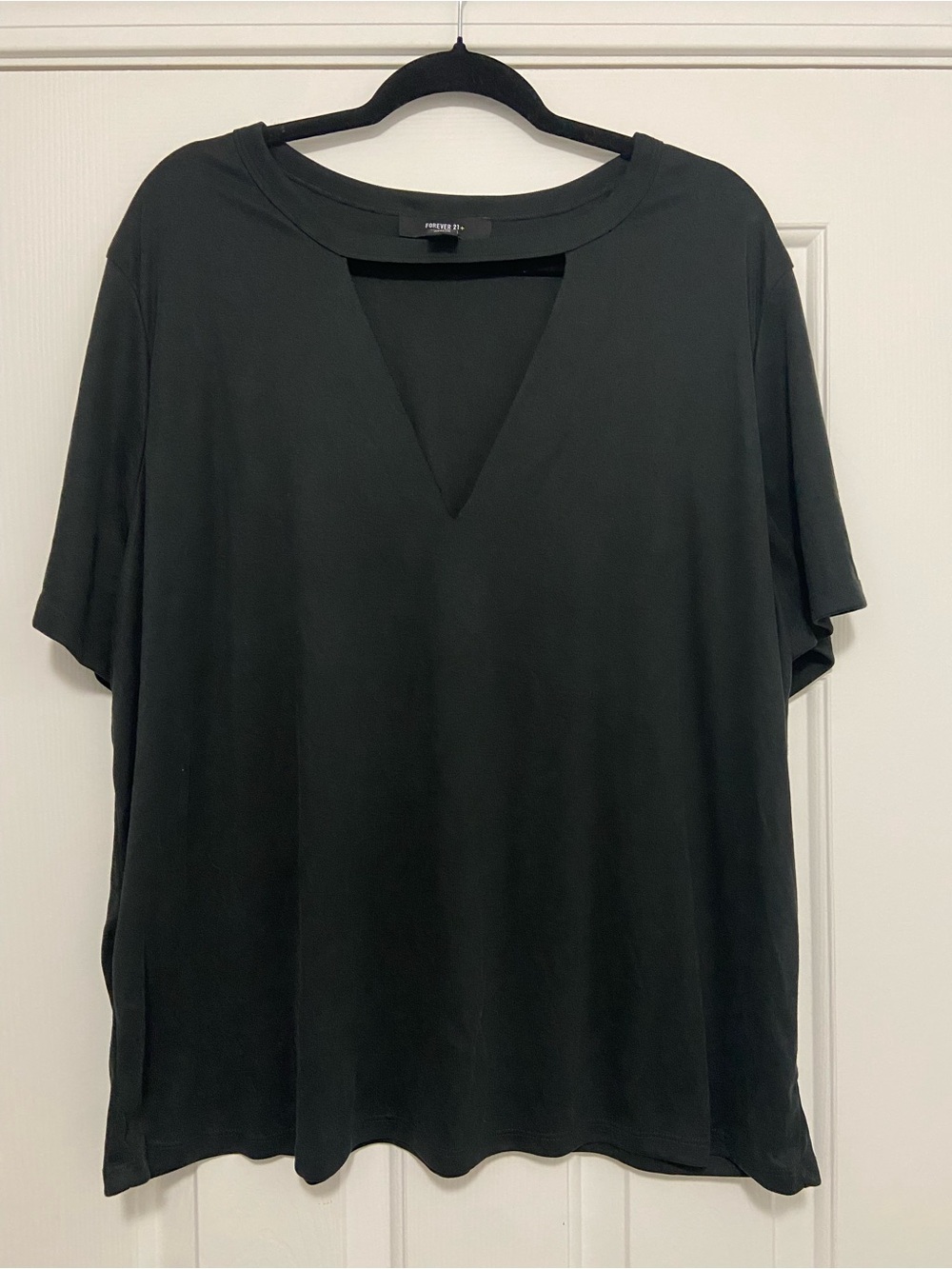 Forever 21 Women’s Plus 3X Black Short Sleeve V-Notch Tee
